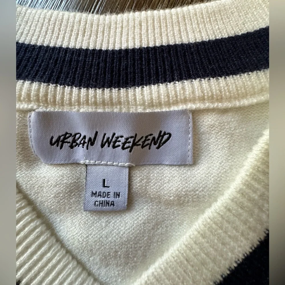 Classic New York V-Neck Sweater - White and Navy Blue NWT